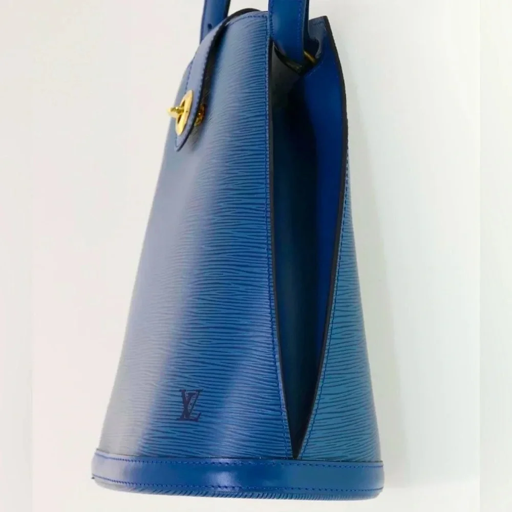 Louis Vuitton Toledo Blue Epi Cluny Bag